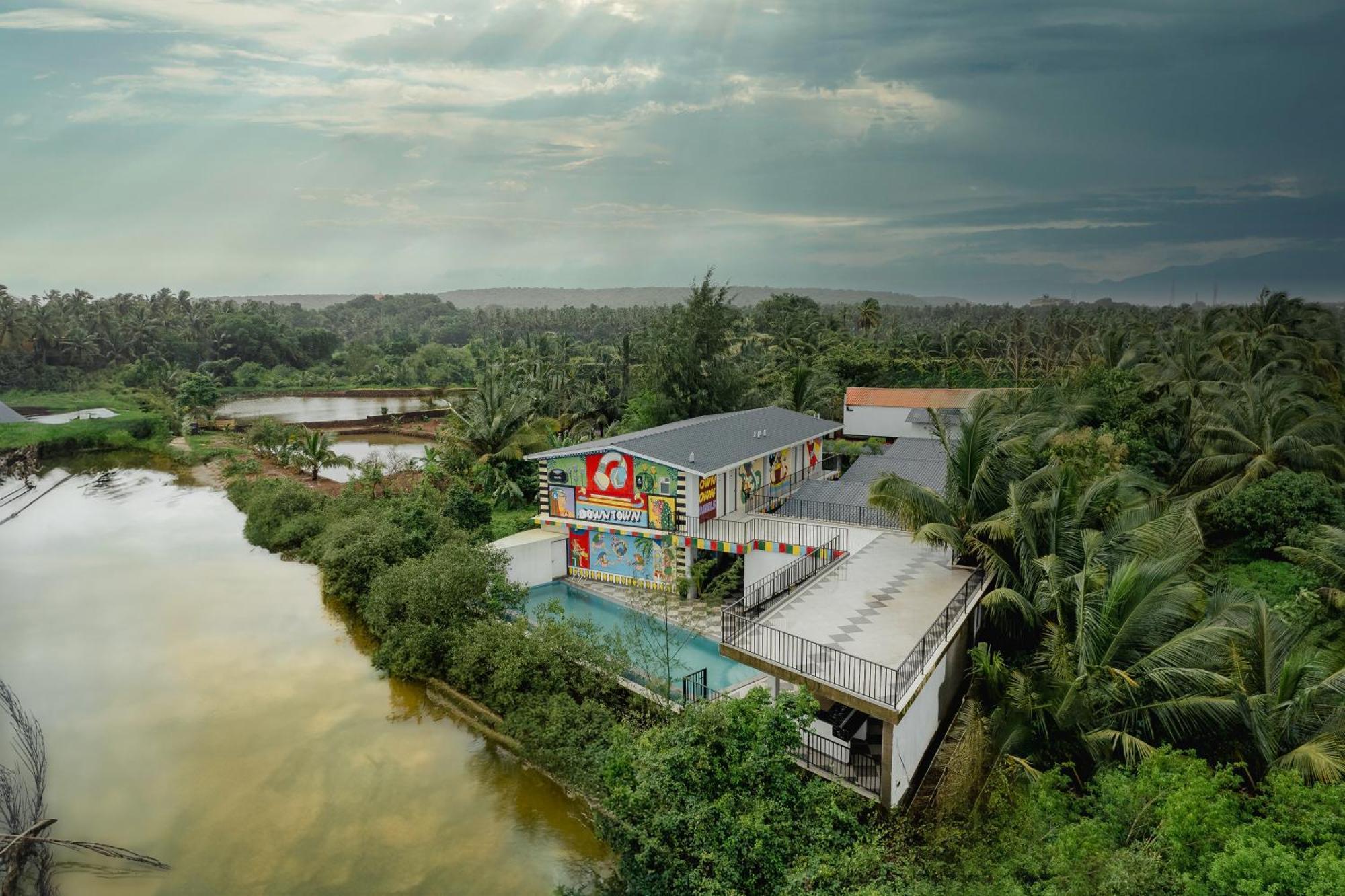 Downtown Arambol - The River Side Hostel Exterior photo